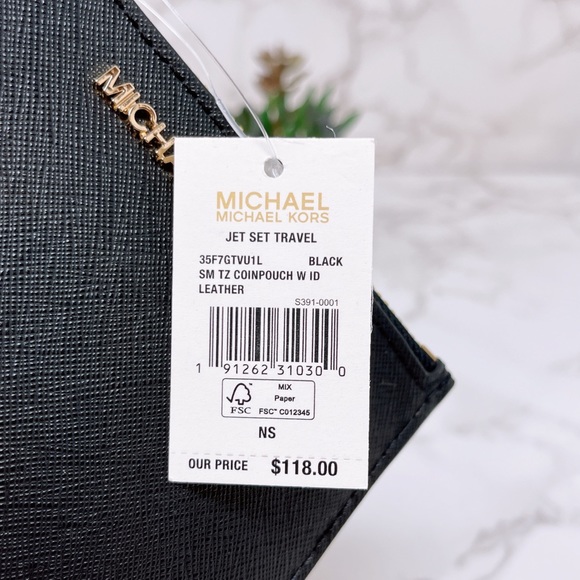 Michael Kors Cardholder - Picture 3 of 7